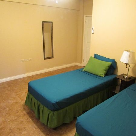 Centrally Located Guest Apartments 킹스톤 외부 사진
