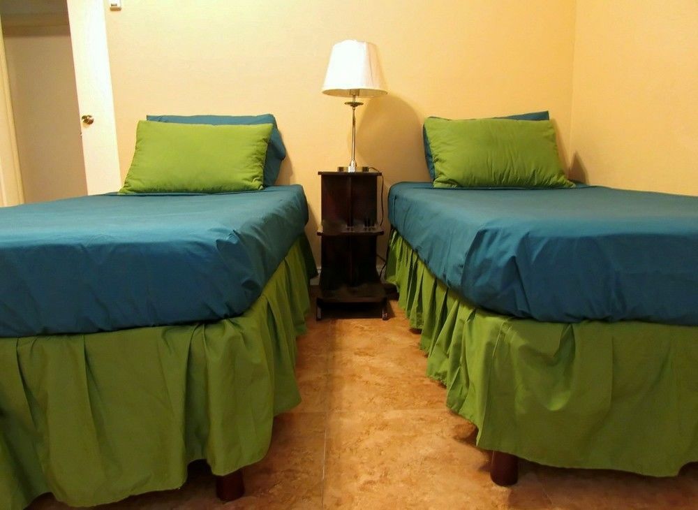 Centrally Located Guest Apartments 킹스톤 외부 사진
