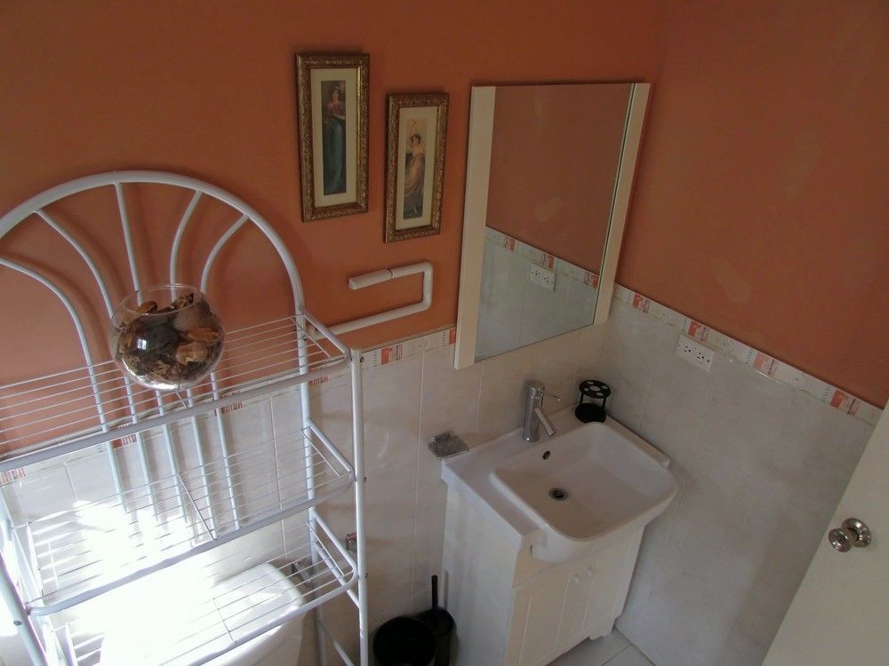 Centrally Located Guest Apartments 킹스톤 외부 사진