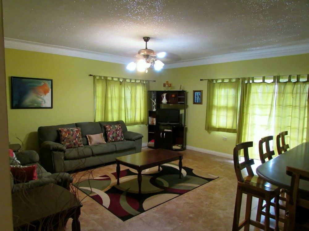 Centrally Located Guest Apartments 킹스톤 외부 사진
