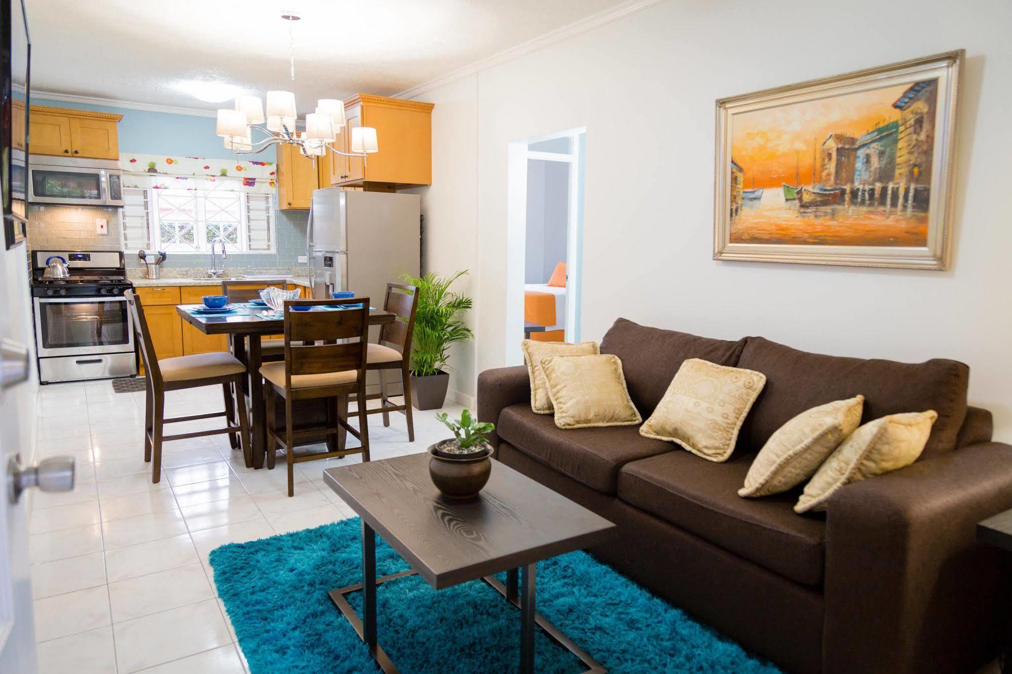 Centrally Located Guest Apartments 킹스톤 외부 사진