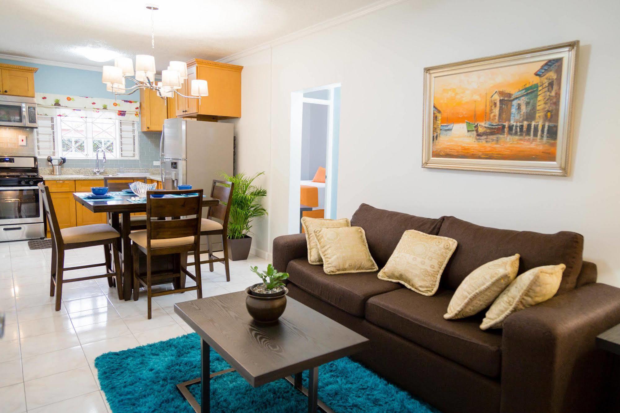 Centrally Located Guest Apartments 킹스톤 외부 사진