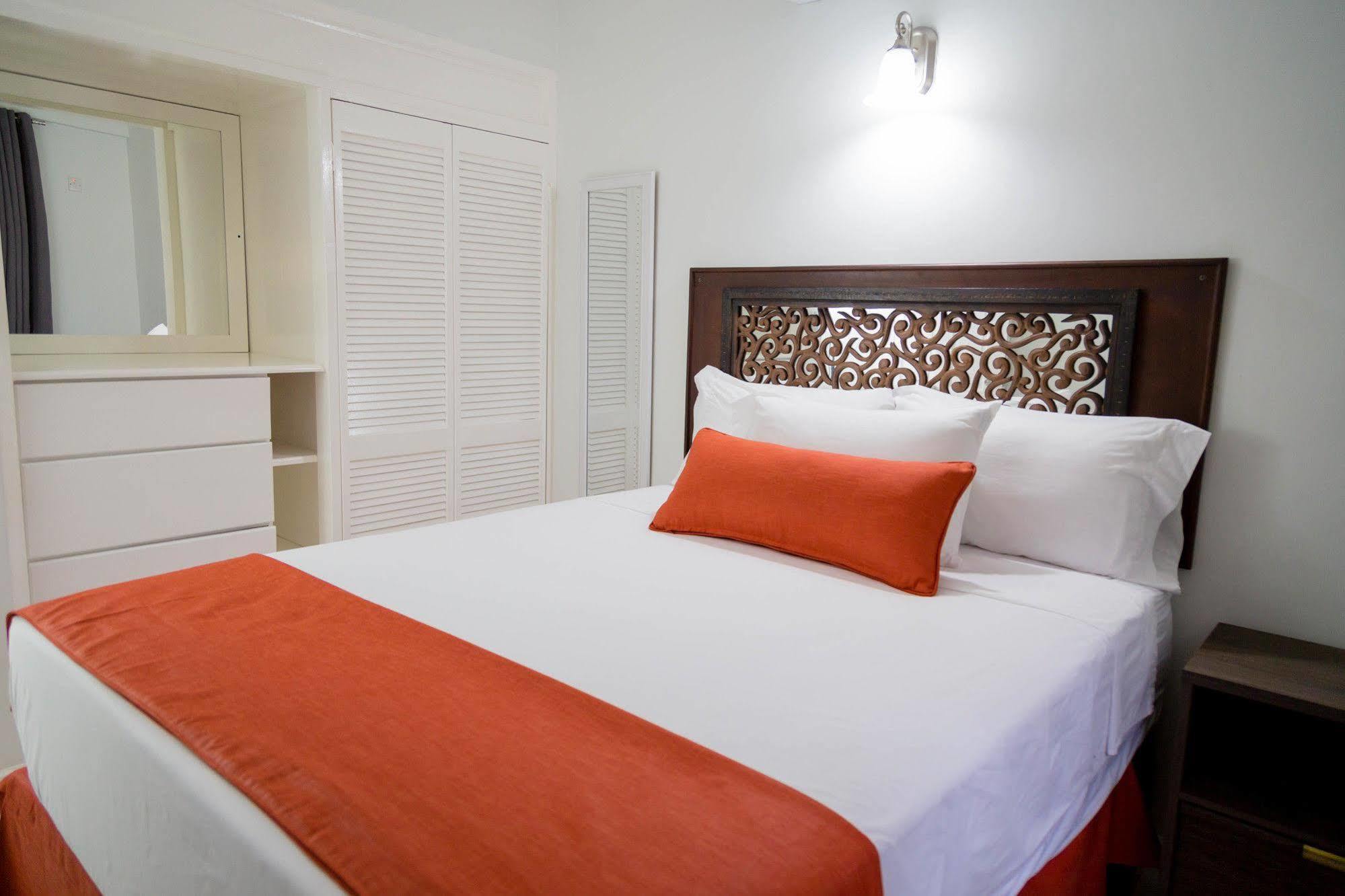 Centrally Located Guest Apartments 킹스톤 외부 사진
