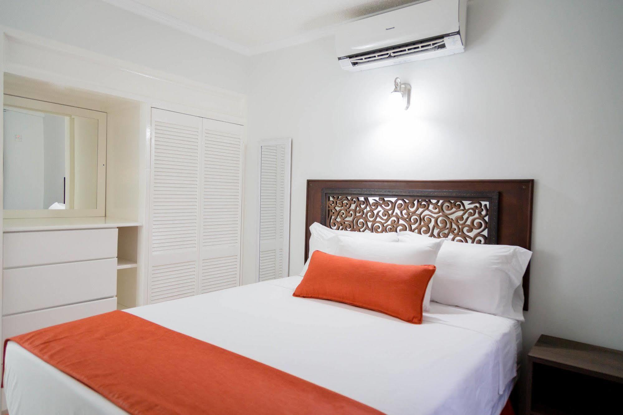 Centrally Located Guest Apartments 킹스톤 외부 사진