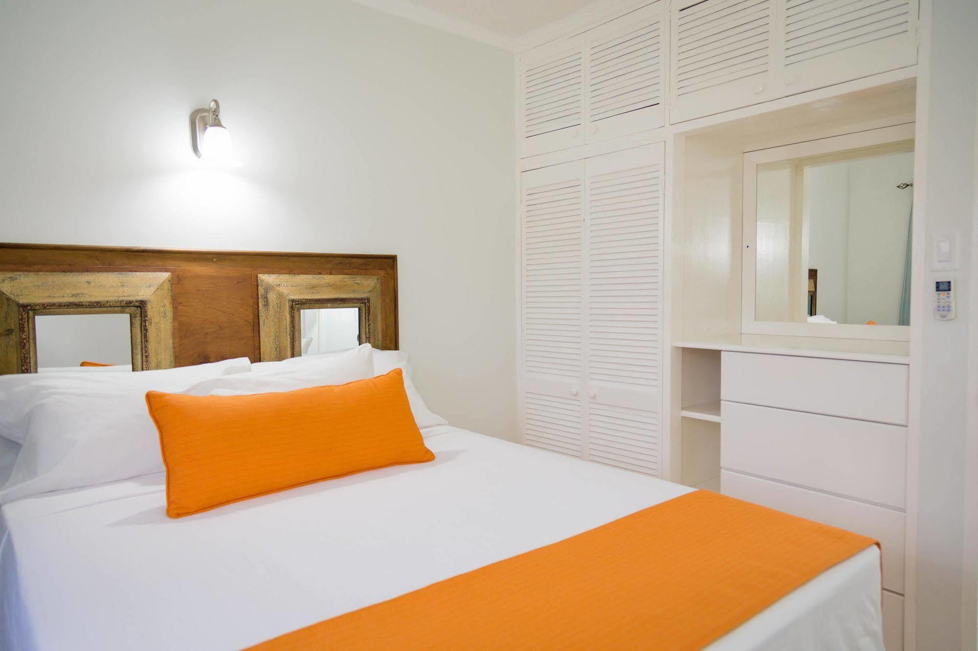 Centrally Located Guest Apartments 킹스톤 외부 사진